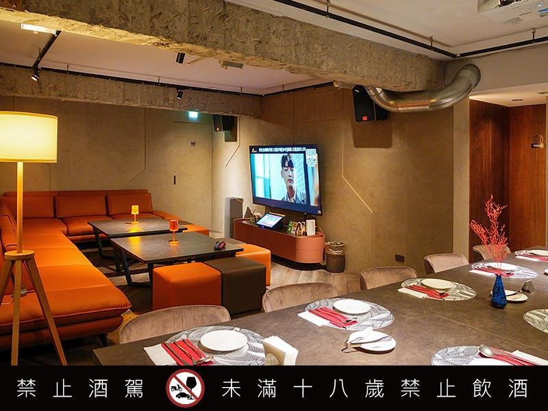 可以唱歌的東區餐酒館 UCHI吾居炭火餐酒 全新亮相
