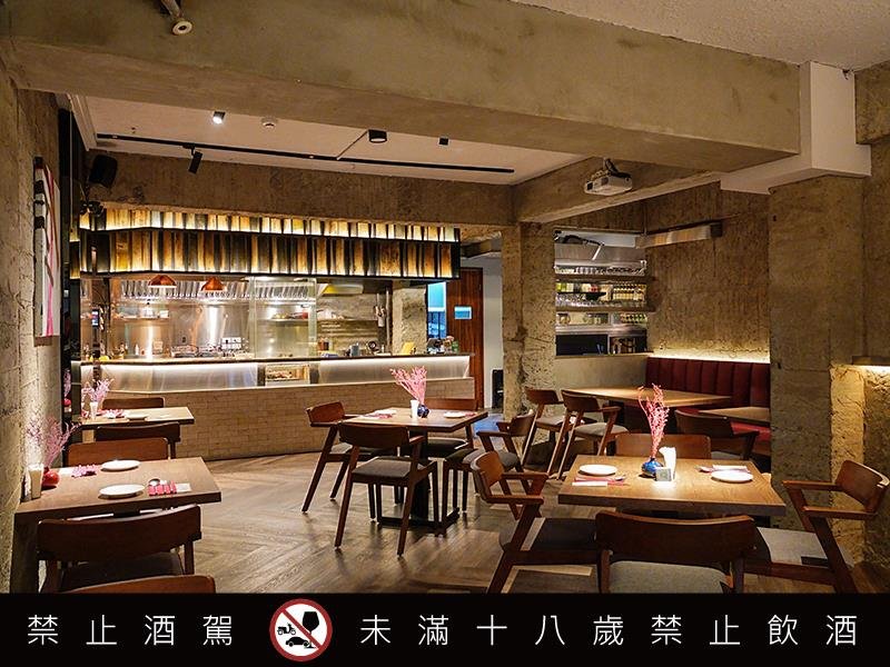 可以唱歌的東區餐酒館 UCHI吾居炭火餐酒 全新亮相