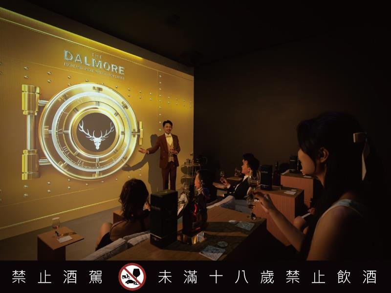 傳奇釀酒師Richard Paterson化身 大摩時光鎏寓 寓所主人