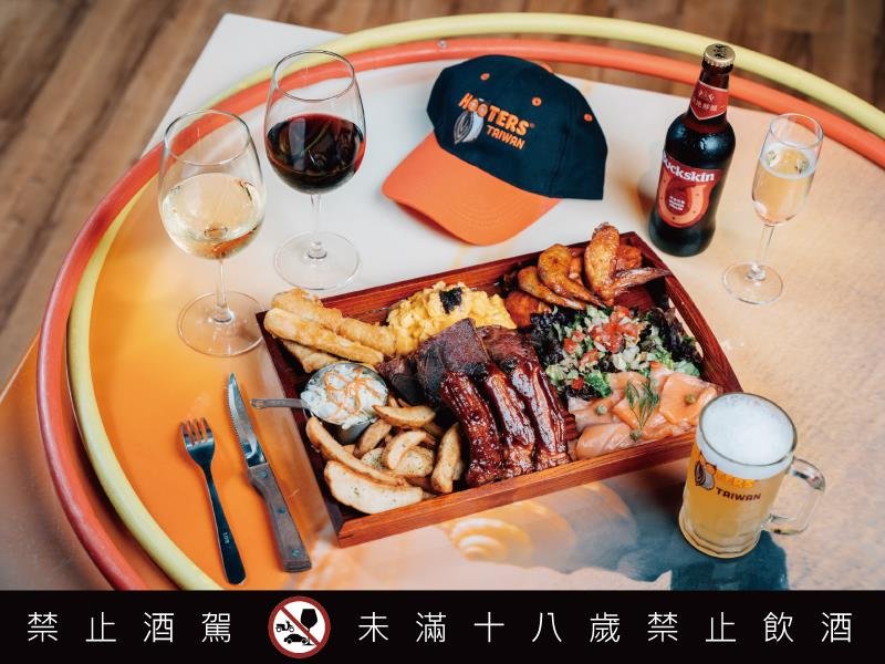 什麼!酒類只要半價?全球唯一推出早午餐 Hooters慶城店暑期強檔開跑