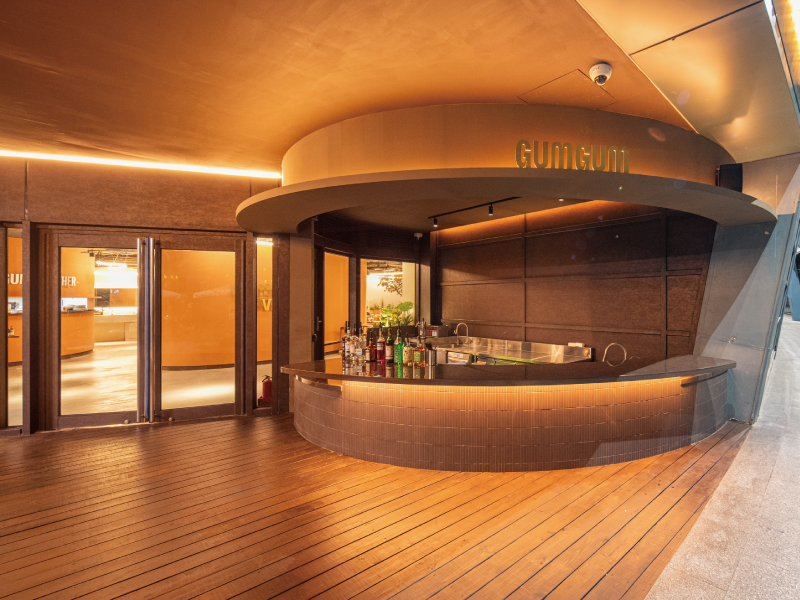 GUMGUM雞翅啤酒餐廳 打造小巨蛋首家戶外精釀啤酒吧台 不用入店就能Chill喝