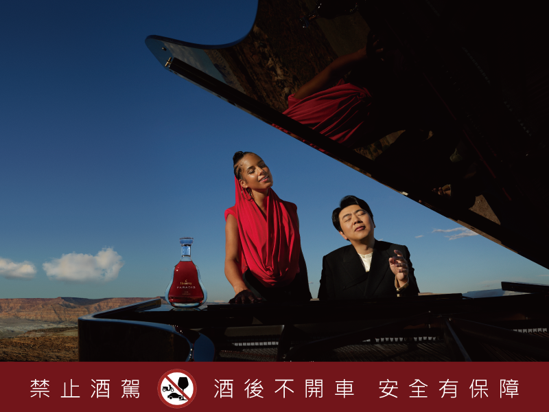 睽違十年重塑經典 共覓和諧之境 軒尼詩百樂廷干邑白蘭地 藝術臻品禮盒 嶄新昇華 匠心融匯卓越藝術 壯麗盡顯瓶身造型雕塑