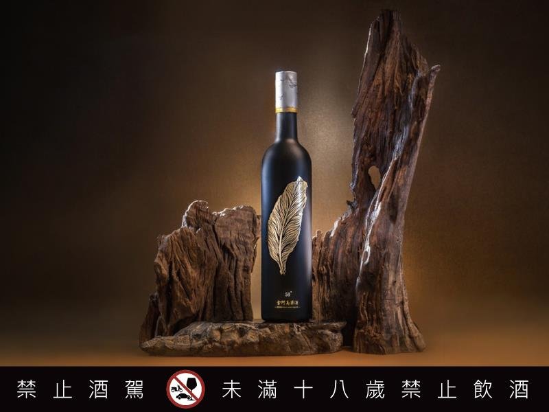中秋鉅獻 窖藏恆久 金門高粱酒 國門旅客首選伴手禮