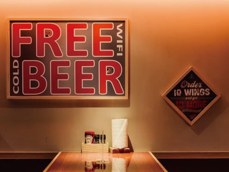 什麼!酒類只要半價?全球唯一推出早午餐 Hooters慶城店暑期強檔開跑